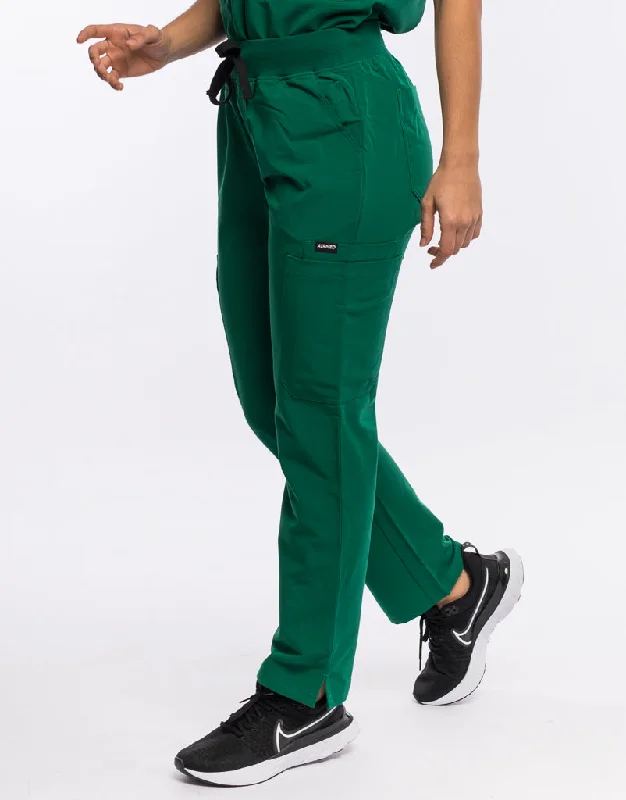 Essential Multi-Pocket Scrub Pants - Evergreen Trendy Tapered Pants